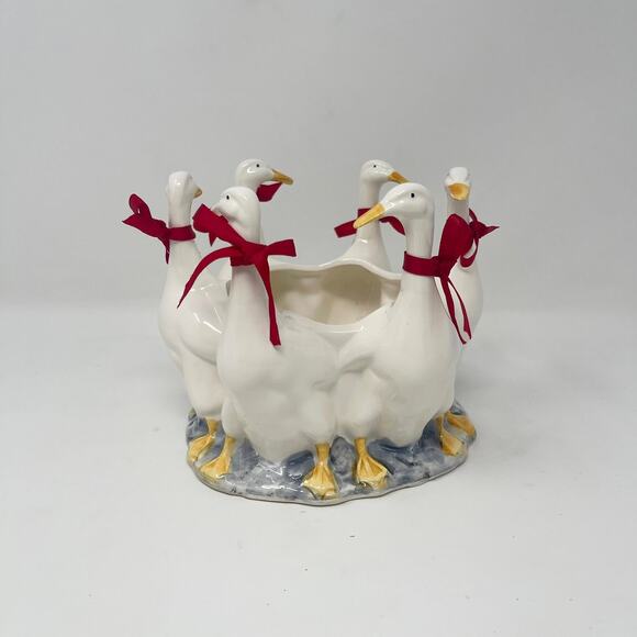 VTG Gaggle of Geese Ceramic Planter White Small Round Red Bows Cottage Farmhouse - Picture 4 of 8